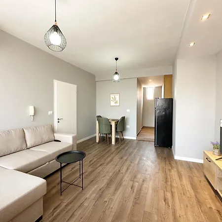 Jo-al, New Bazaar! * Tirana